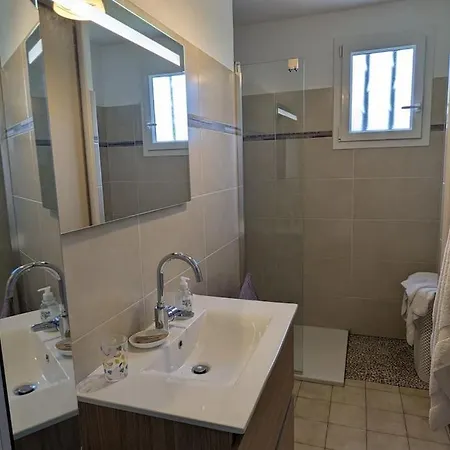 Maison Des Rosiers Tatil Evi *