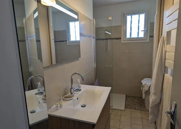 Maison Des Rosiers Tatil Evi *